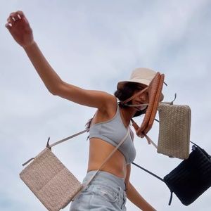 Madewell • The Knotted Crossbody Bag in Woven Leather • Black